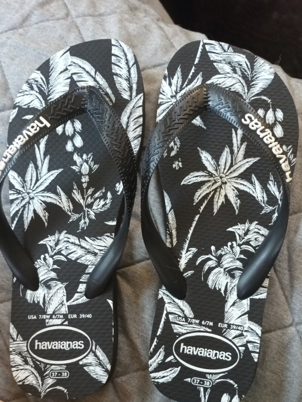Havaianas Black & White Tropical Flip Flops